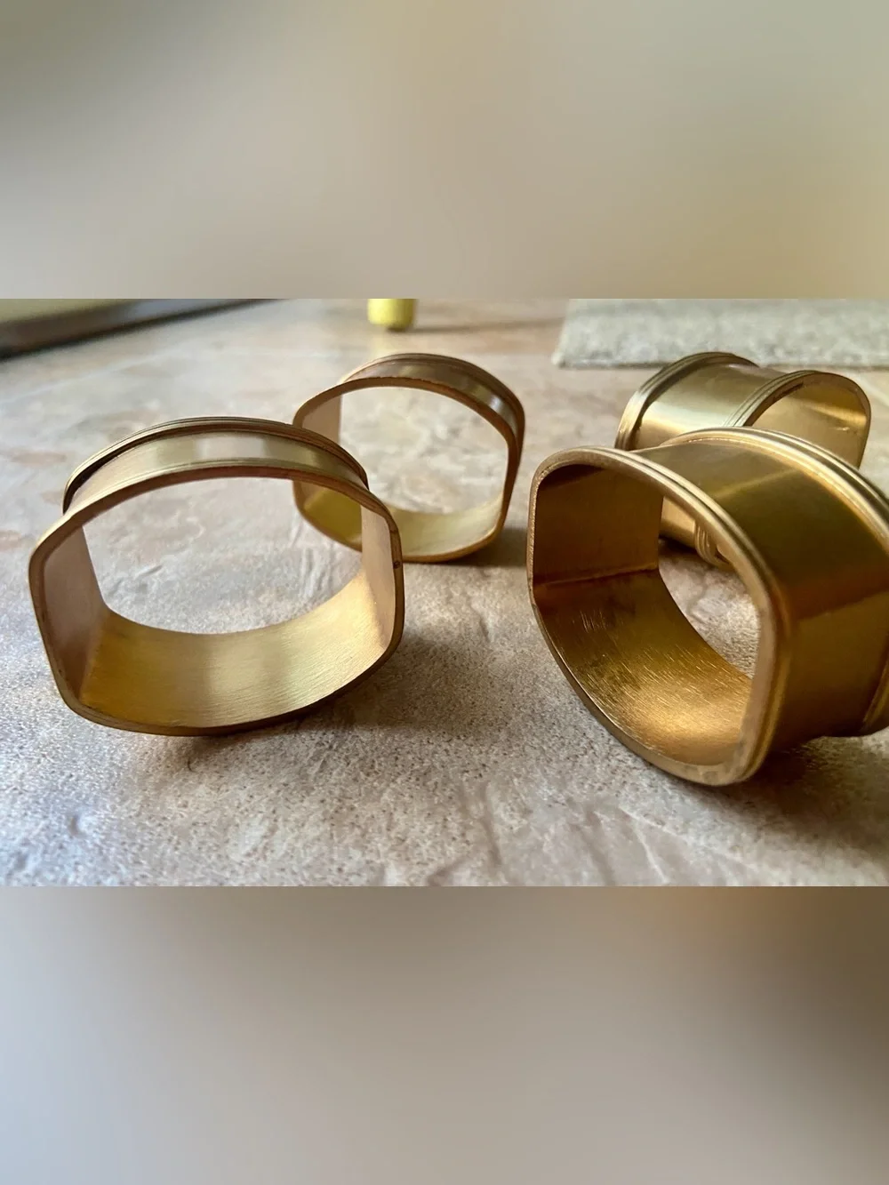 Set a four brass napkin rings